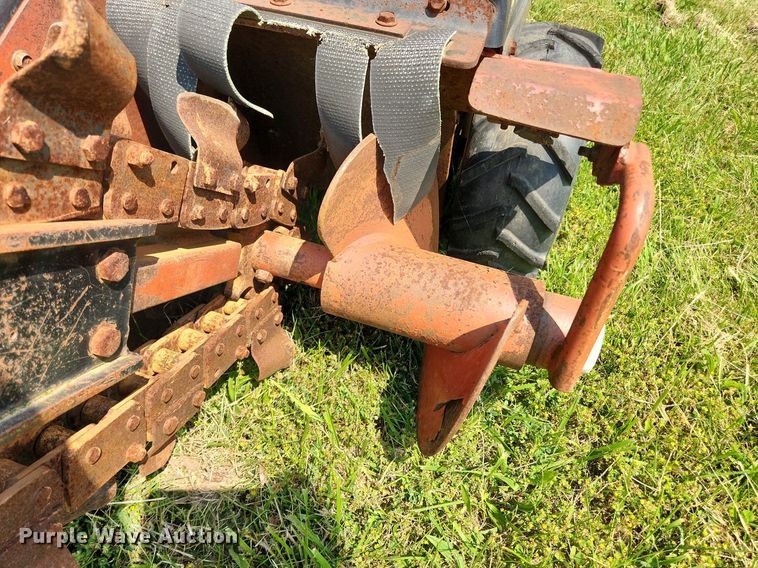 image for item LX9644 1999 Ditch Witch 1030  trencher