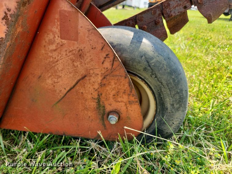 image for item LX9644 1999 Ditch Witch 1030  trencher
