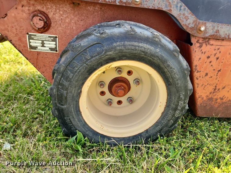 image for item LX9644 1999 Ditch Witch 1030  trencher