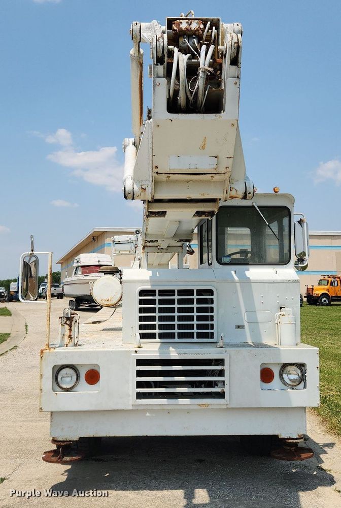 image for item LX9645 FWD 66-18CC  boom lift truck