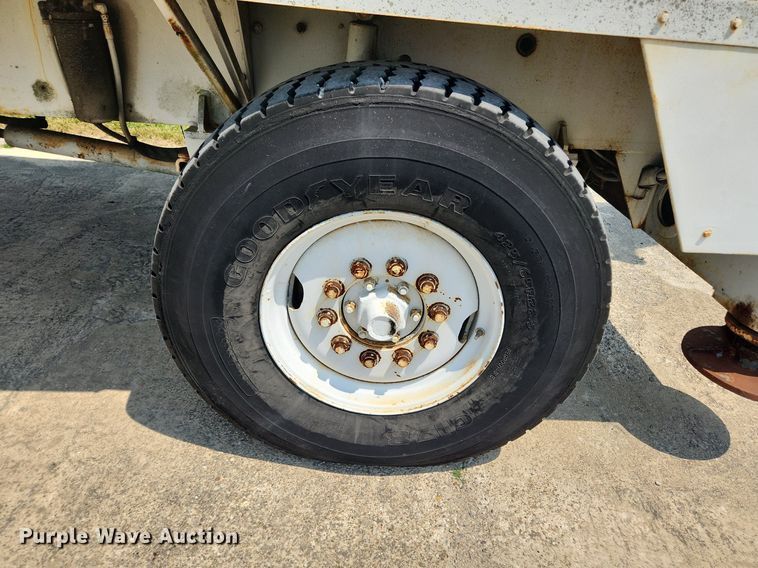 image for item LX9645 FWD 66-18CC  boom lift truck