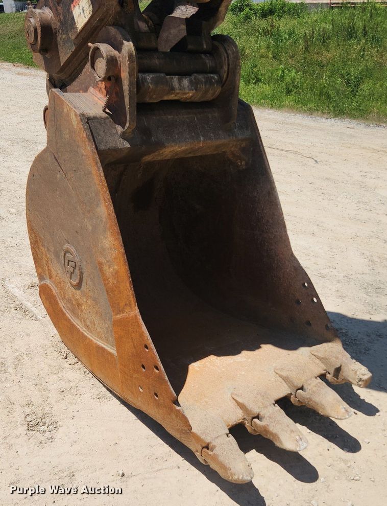 image for item LX9673 2006 John Deere 450C LC  excavator