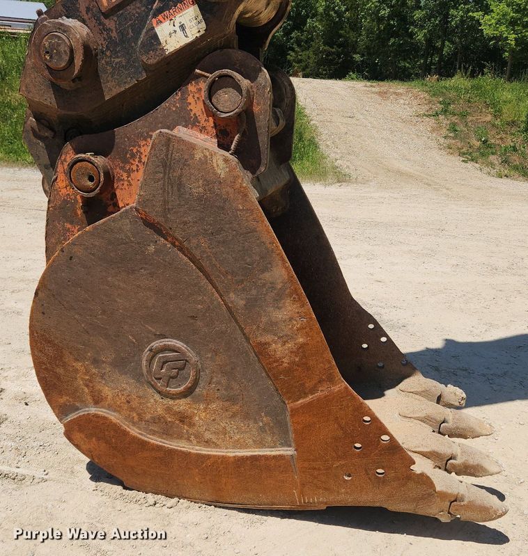 image for item LX9673 2006 John Deere 450C LC  excavator