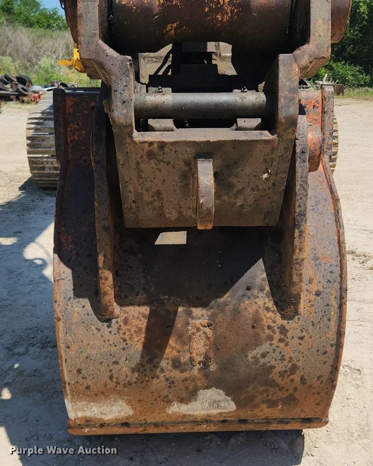 image for item LX9673 2006 John Deere 450C LC  excavator