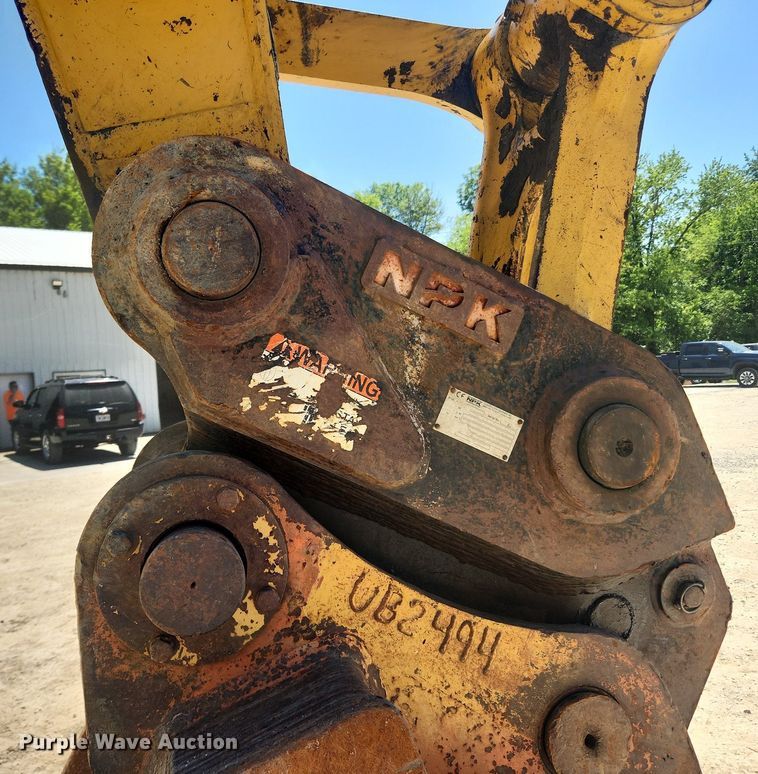 image for item LX9673 2006 John Deere 450C LC  excavator