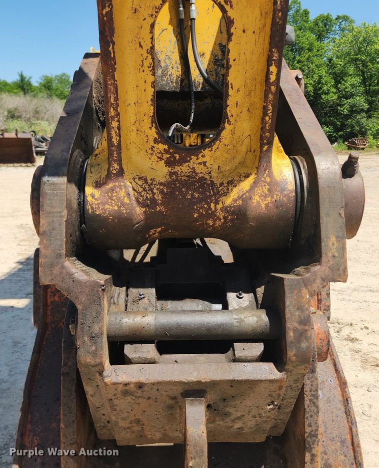 image for item LX9673 2006 John Deere 450C LC  excavator