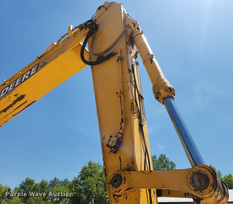 image for item LX9673 2006 John Deere 450C LC  excavator