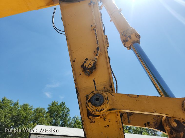 image for item LX9673 2006 John Deere 450C LC  excavator