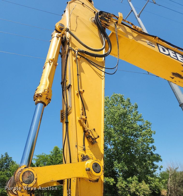 image for item LX9673 2006 John Deere 450C LC  excavator