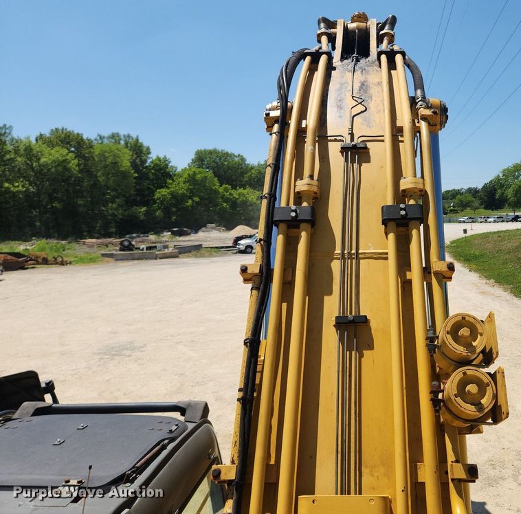 image for item LX9673 2006 John Deere 450C LC  excavator