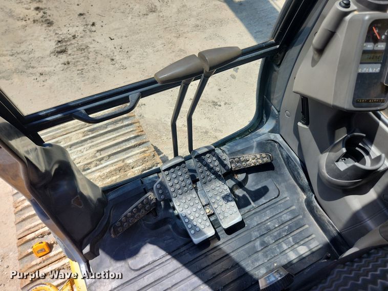 image for item LX9673 2006 John Deere 450C LC  excavator