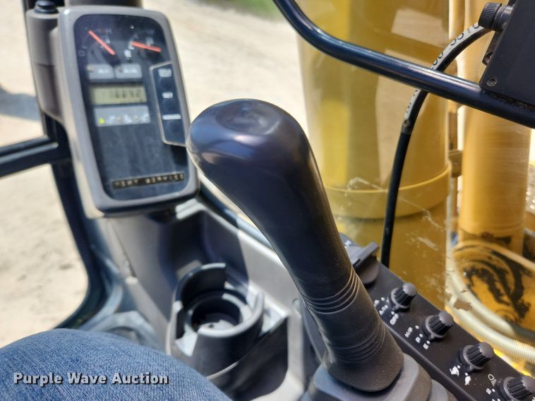 image for item LX9673 2006 John Deere 450C LC  excavator