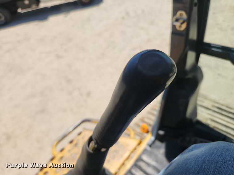 image for item LX9673 2006 John Deere 450C LC  excavator