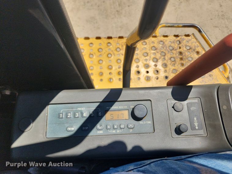 image for item LX9673 2006 John Deere 450C LC  excavator