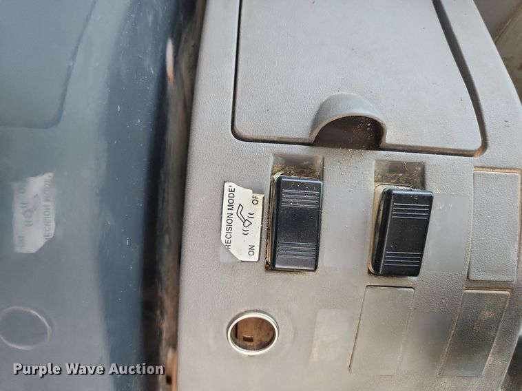 image for item LX9673 2006 John Deere 450C LC  excavator