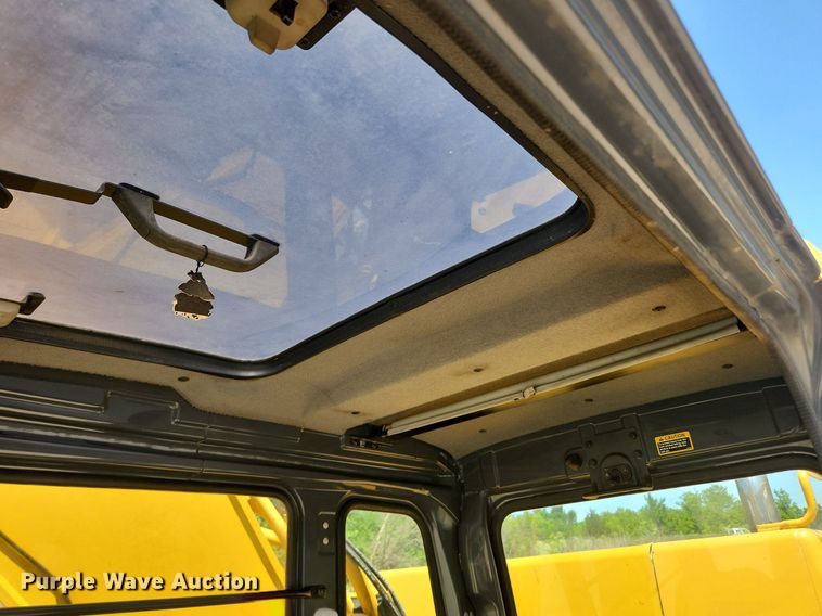 image for item LX9673 2006 John Deere 450C LC  excavator