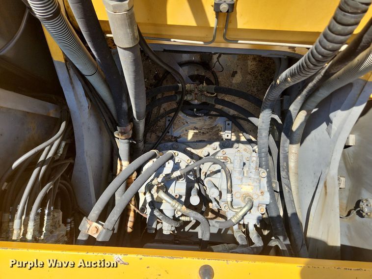 image for item LX9673 2006 John Deere 450C LC  excavator
