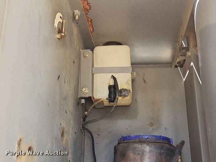 image for item LX9673 2006 John Deere 450C LC  excavator