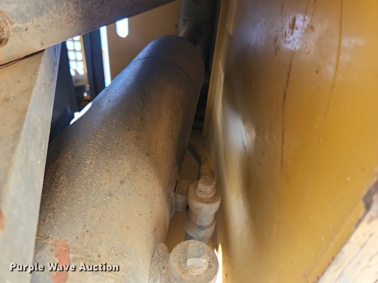 image for item LX9673 2006 John Deere 450C LC  excavator