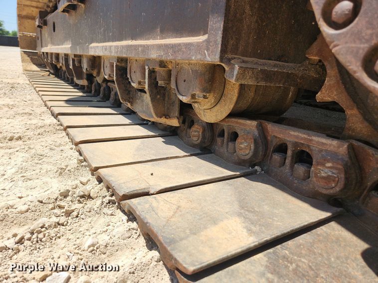 image for item LX9673 2006 John Deere 450C LC  excavator