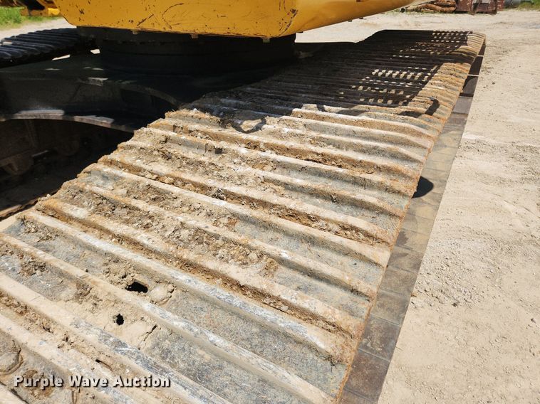 image for item LX9673 2006 John Deere 450C LC  excavator