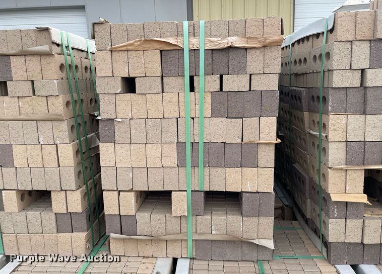 image for item LY9790 Summit Brick and Tile Company  31BL-22  bricks