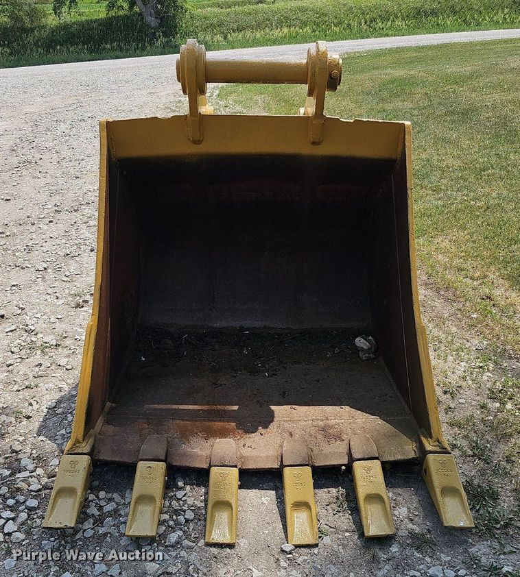 image for item MD9844 Caterpillar 330BL  excavator bucket