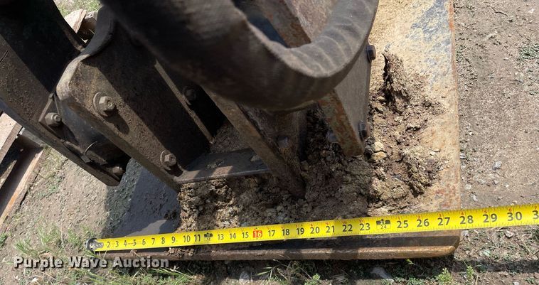 image for item ME9808 Excavator plate compactor