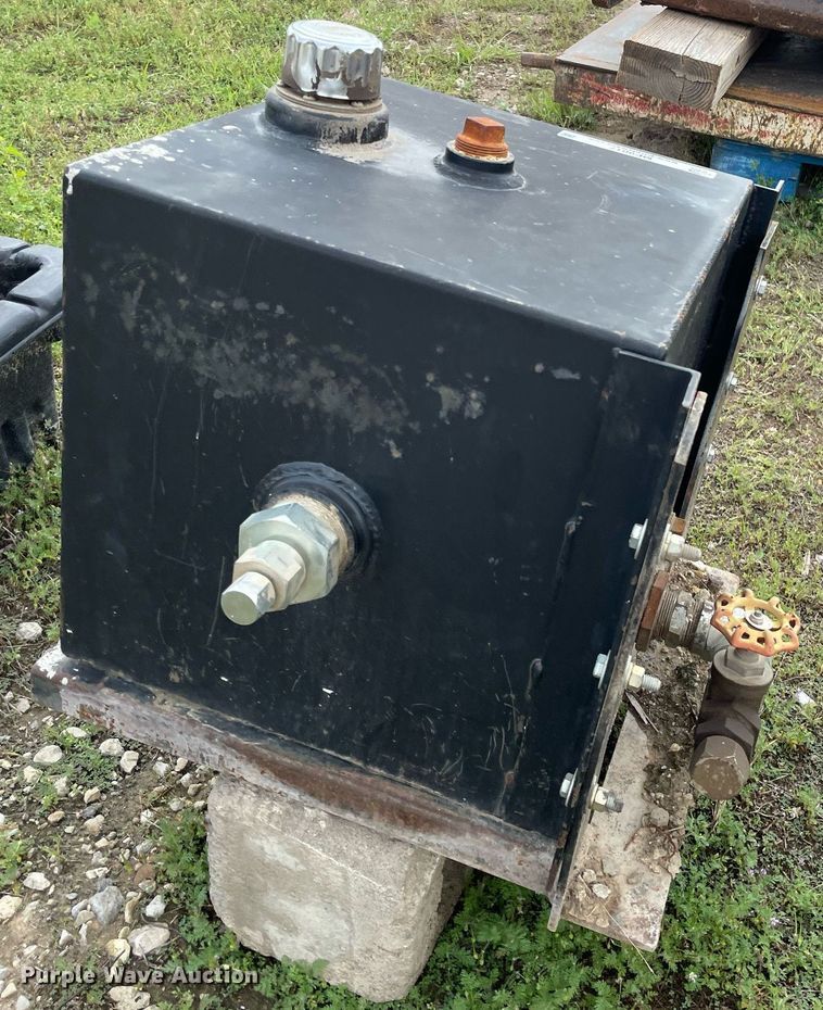 image for item ME9817 Hydraulic tank