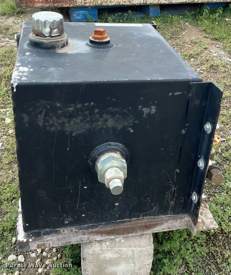 image for item ME9817 Hydraulic tank