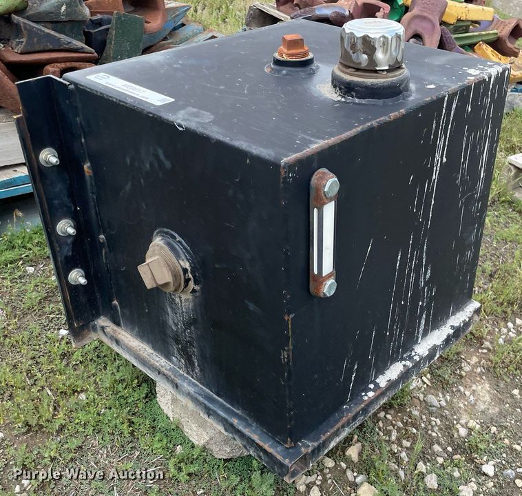 image for item ME9817 Hydraulic tank