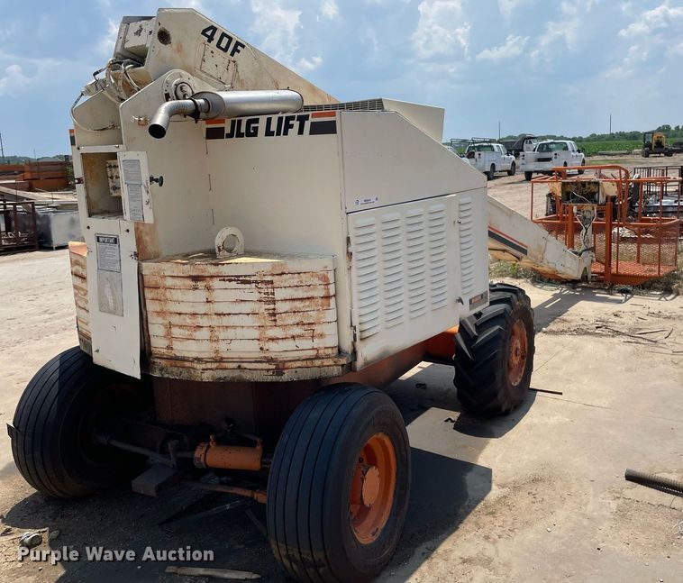 image for item ME9825 1982 JLG 40F  boom lift