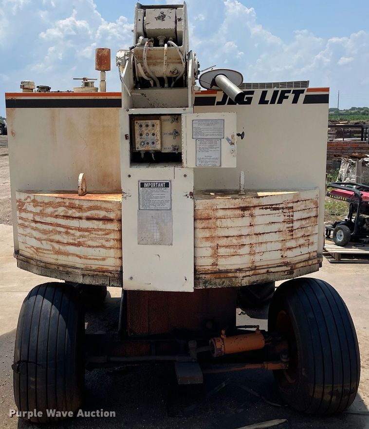 image for item ME9825 1982 JLG 40F  boom lift