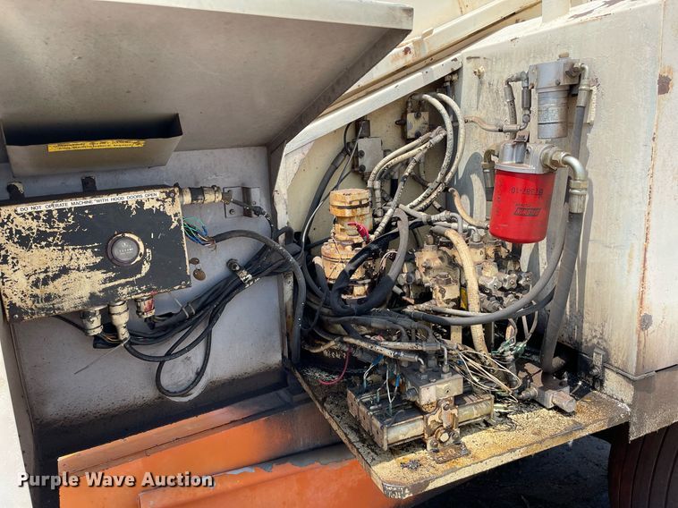 image for item ME9825 1982 JLG 40F  boom lift