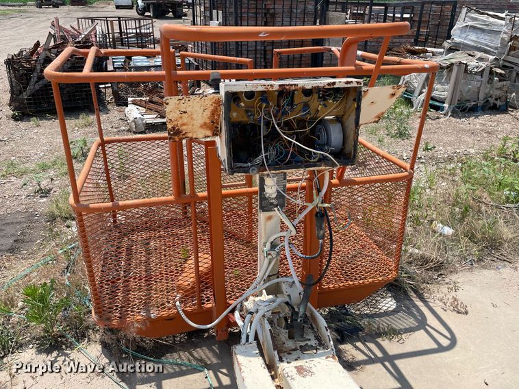 image for item ME9825 1982 JLG 40F  boom lift