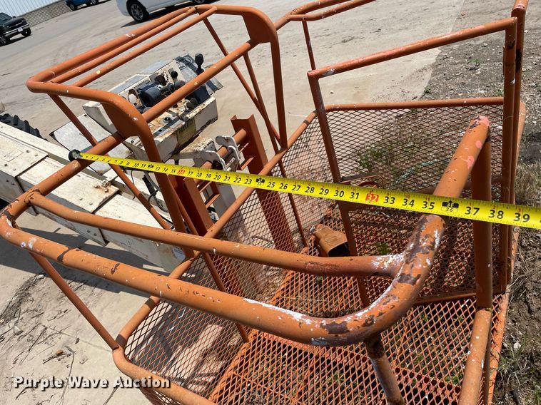 image for item ME9825 1982 JLG 40F  boom lift