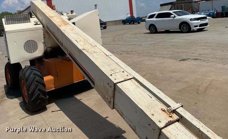 image for item ME9825 1982 JLG 40F  boom lift