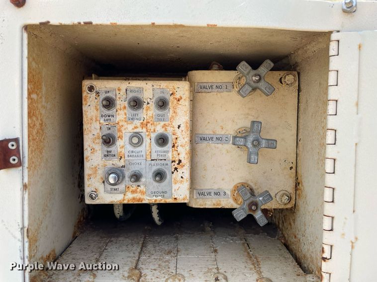 image for item ME9825 1982 JLG 40F  boom lift