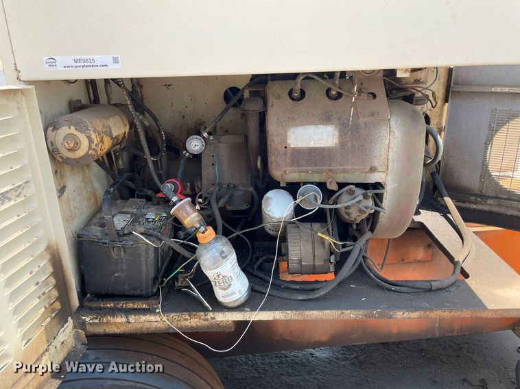 image for item ME9825 1982 JLG 40F  boom lift