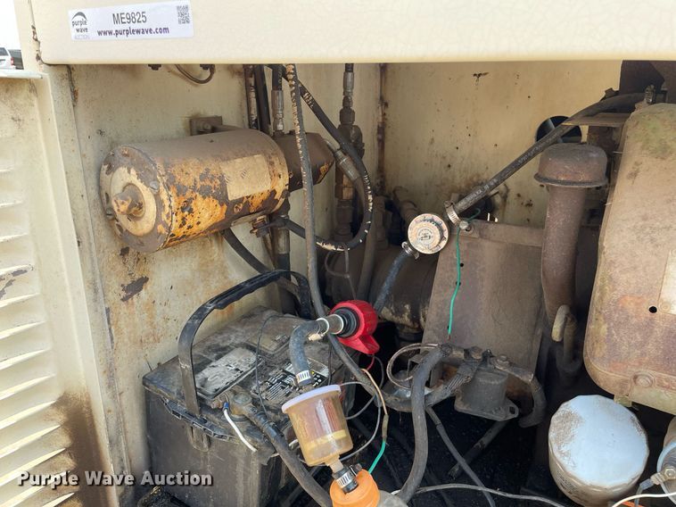 image for item ME9825 1982 JLG 40F  boom lift