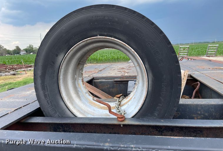 image for item ME9835 1986 Boone BD8AE  drop deck trailer