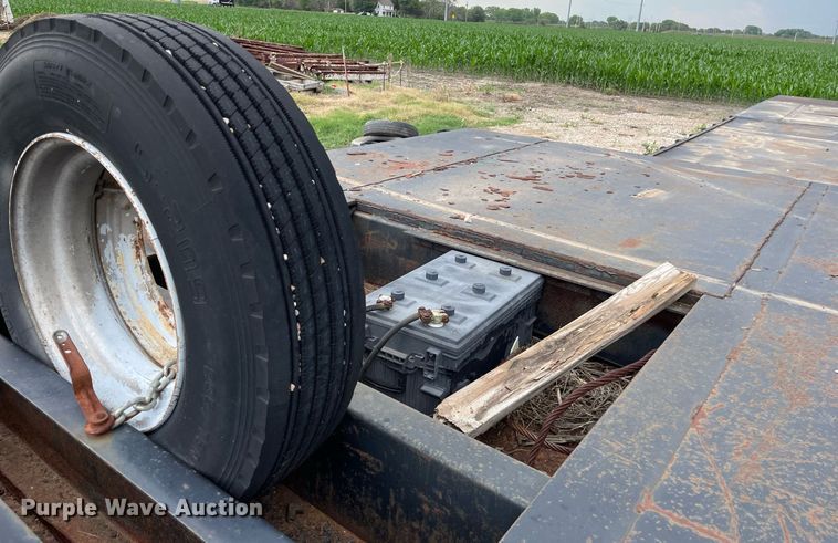 image for item ME9835 1986 Boone BD8AE  drop deck trailer