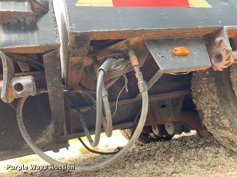 image for item ME9835 1986 Boone BD8AE  drop deck trailer