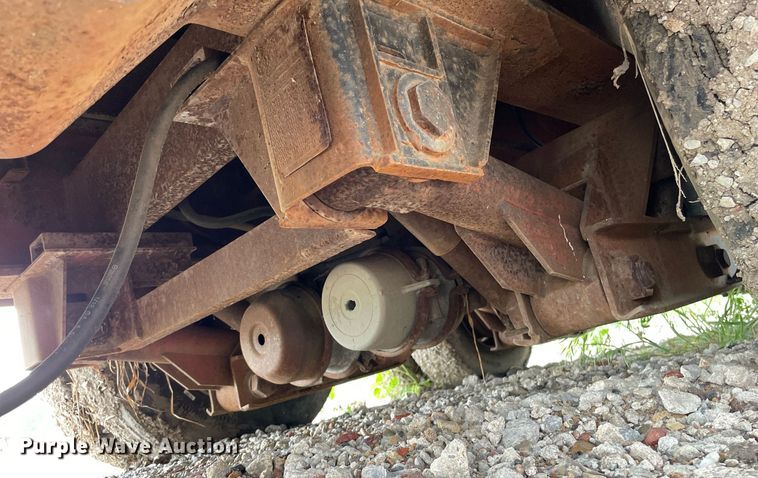 image for item ME9835 1986 Boone BD8AE  drop deck trailer