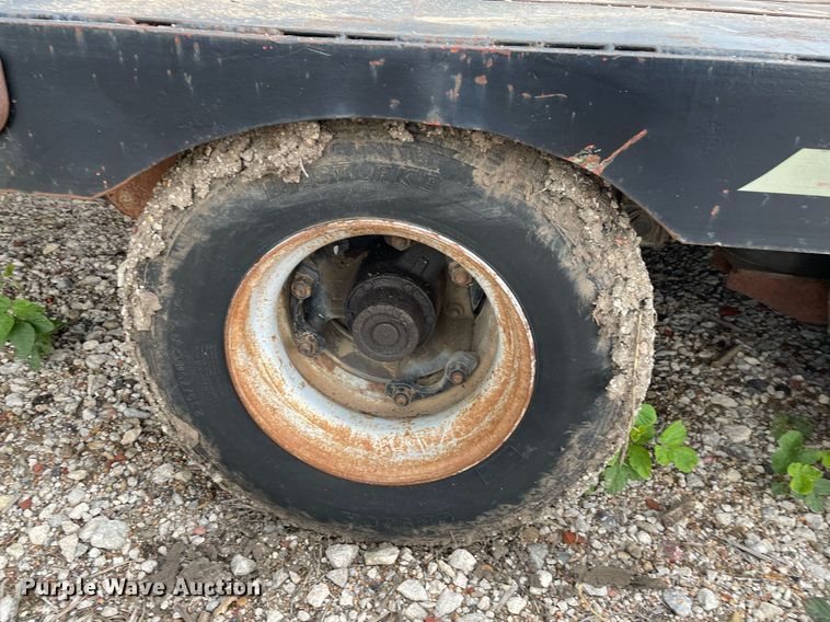 image for item ME9835 1986 Boone BD8AE  drop deck trailer