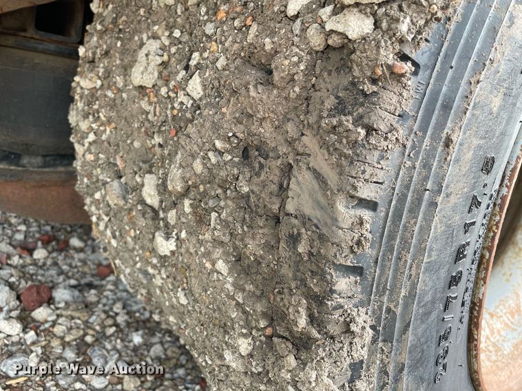 image for item ME9835 1986 Boone BD8AE  drop deck trailer