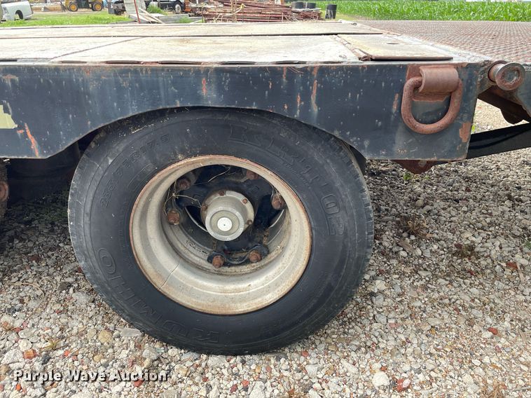 image for item ME9835 1986 Boone BD8AE  drop deck trailer