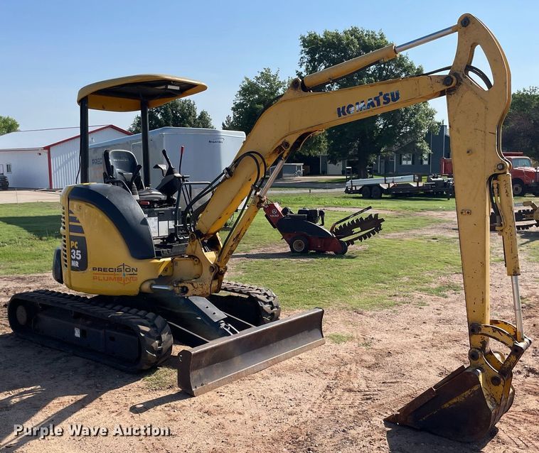 image for item ME9859 2005 Komatsu PC35MR-2  mini excavator