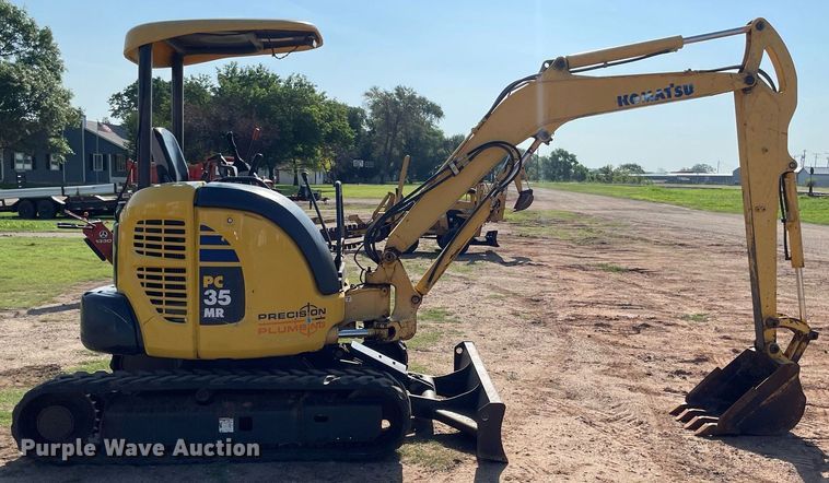 image for item ME9859 2005 Komatsu PC35MR-2  mini excavator