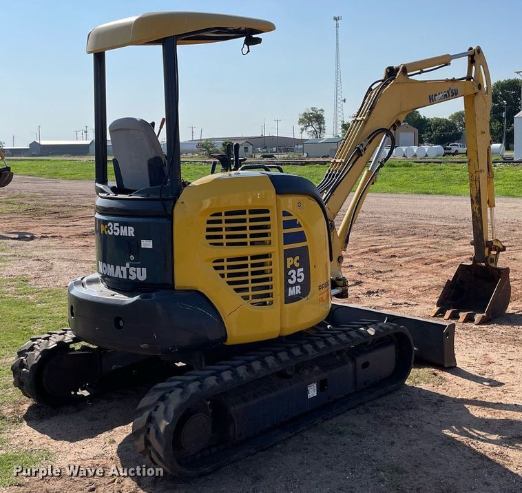 image for item ME9859 2005 Komatsu PC35MR-2  mini excavator